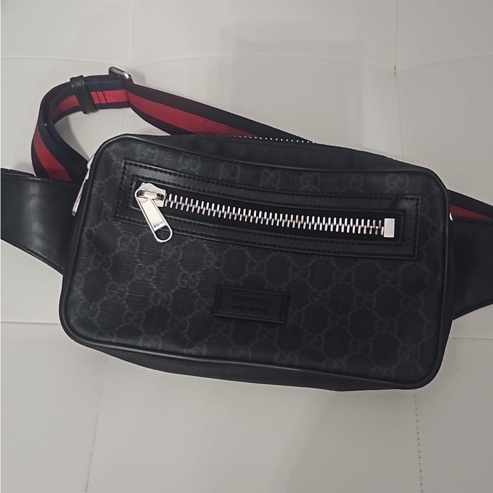 Gucci Original Fannie Pack, in good condition. No box available.